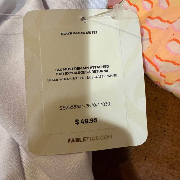 Fabletics NWT Women’s Blake V-Neck Tee & Ultra High-Waisted Shorts Set, Small - Picture 7 of 7